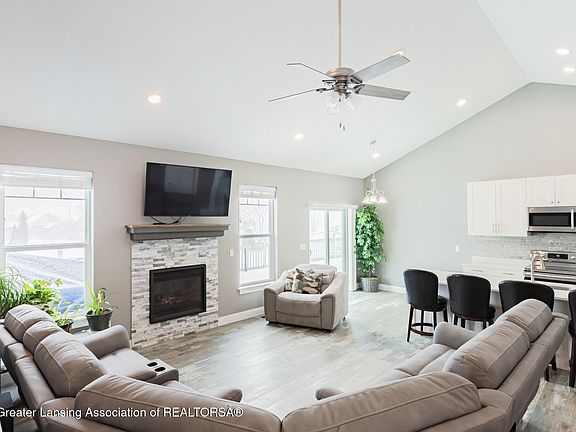 5th image of 11136 Resort Rd