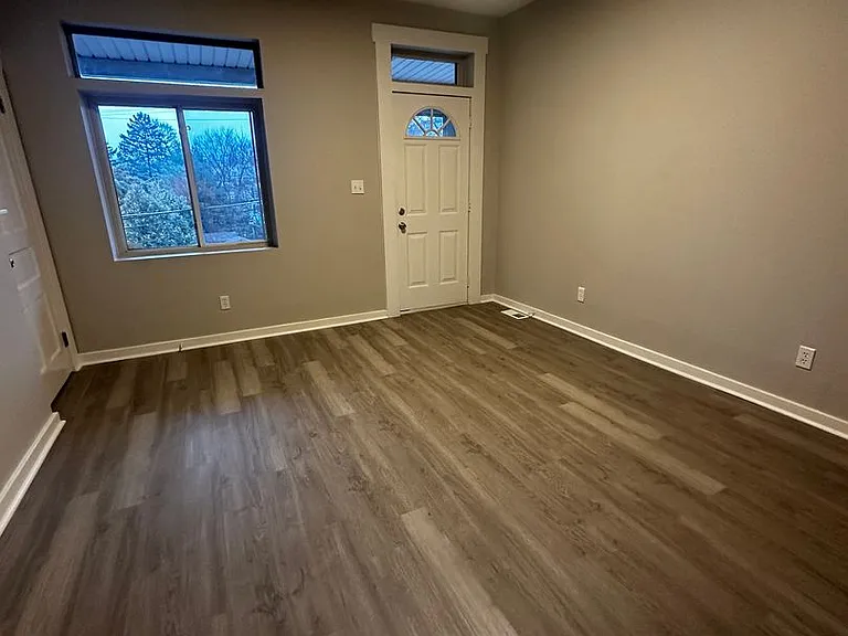 117-119 Copperfield Ave — Photo 4