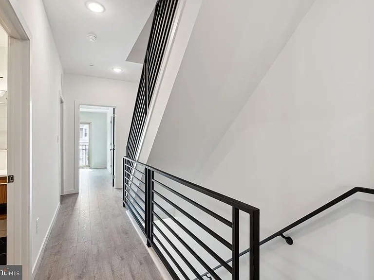 5629 Warrington Ave — Photo 16