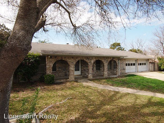 1st image of 808 Cliffside Dr