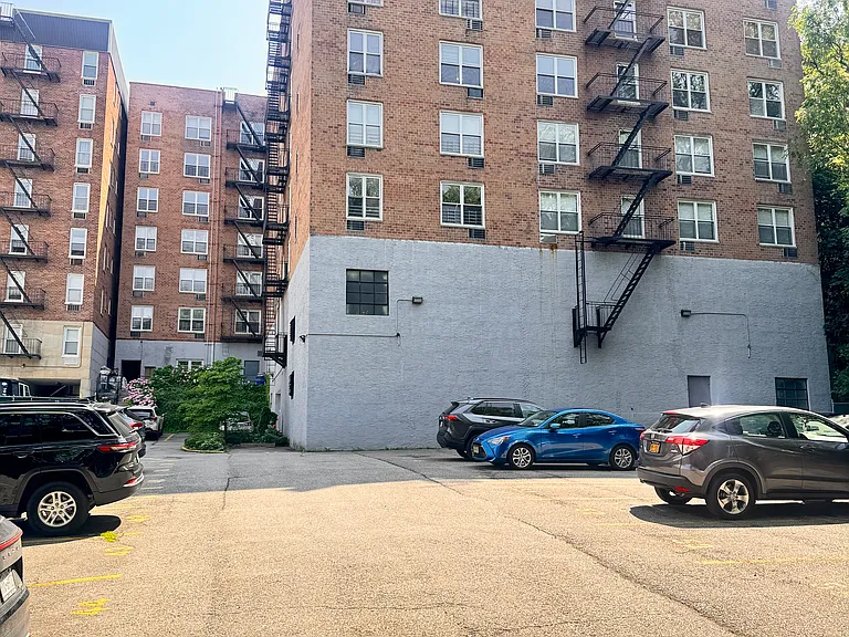 4430 Douglaston Pkwy #2J — Photo 2