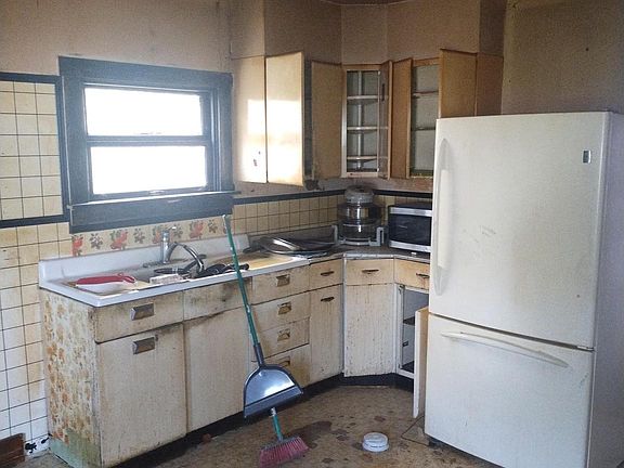 5th image of 115 W Broad St