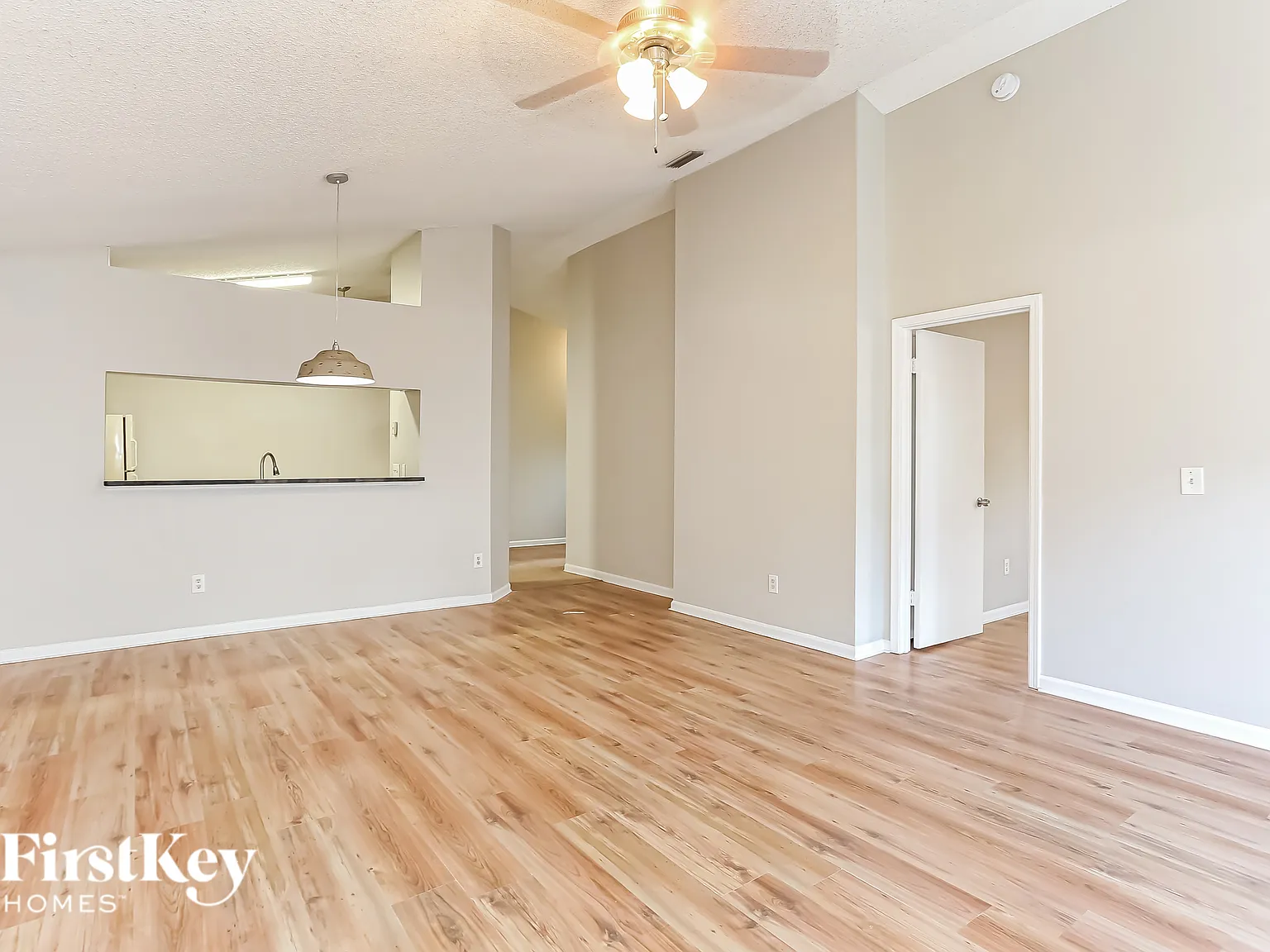 3 bed, 2.0 bath, 1256 sqft, $2,445 — Photo 3