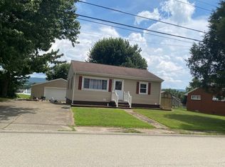 5248 Center Dr, Latrobe, PA 15650
