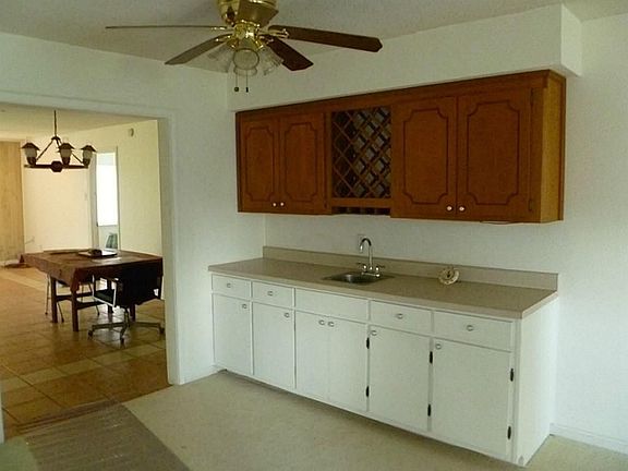 Wet bar