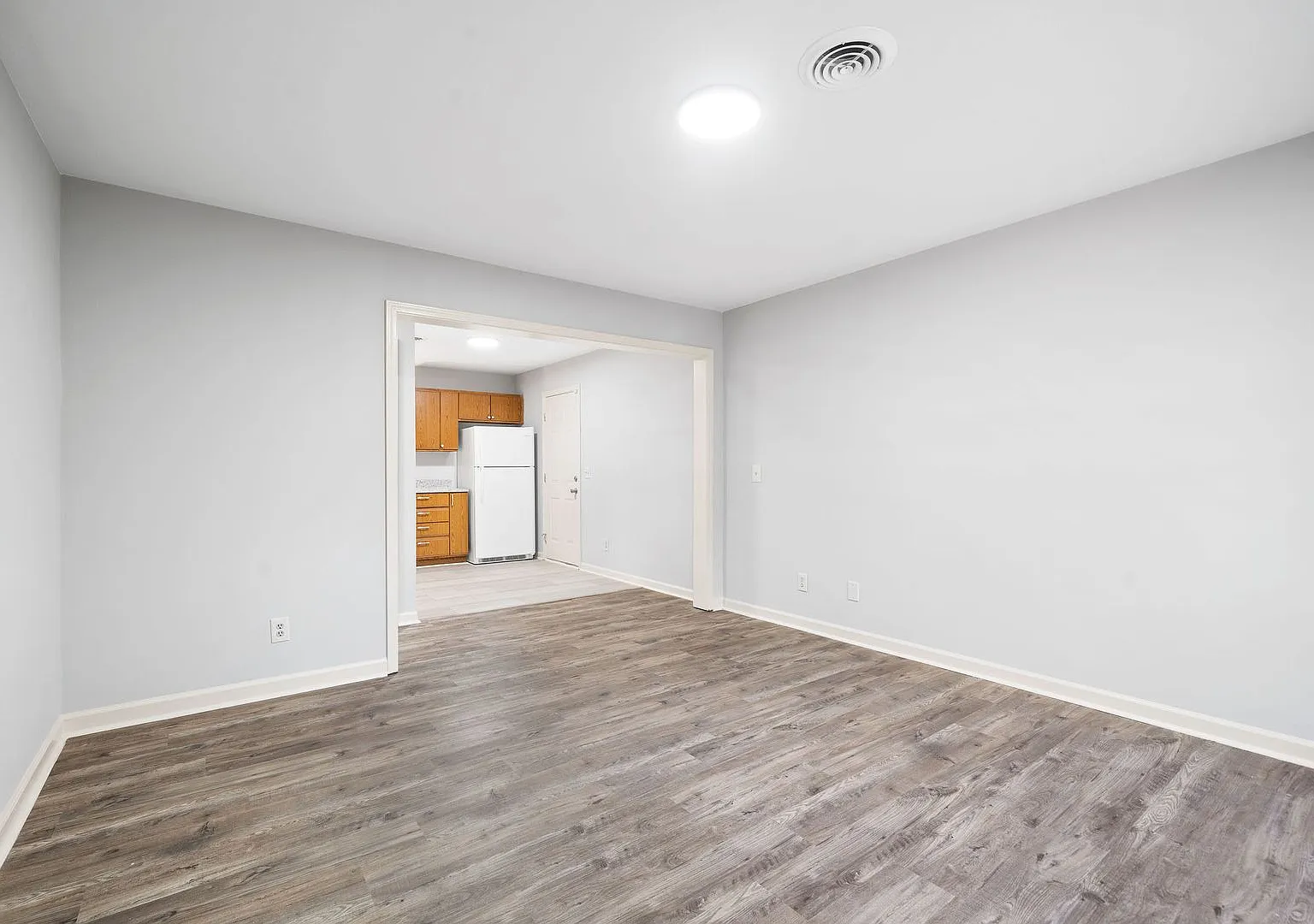 Park Ln - 221 — Photo 3