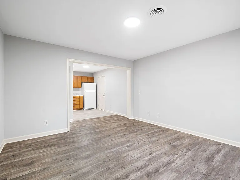 Park Ln - 221 — Photo 3