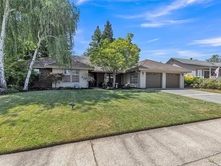 1856 Ridgeview Dr — Photo 1