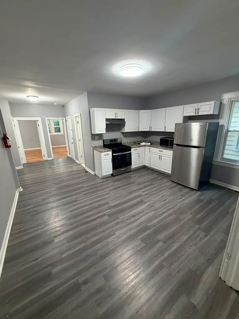 3 bed, $2,700 — Photo 1