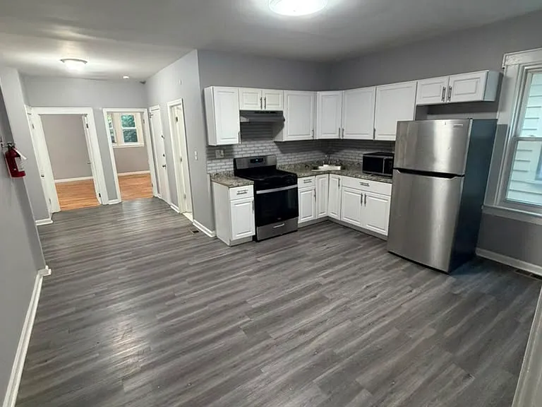 15-17 Poe Ave #2 — Photo 1