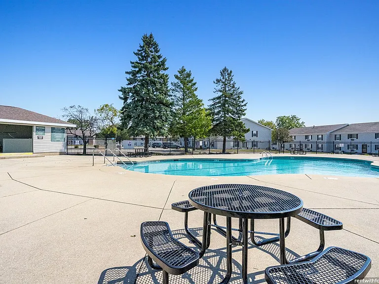 335-339 407 Southtowne Dr — Photo 15