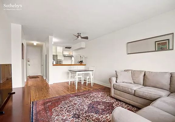 4th image of 415 E 37th St APT 17B