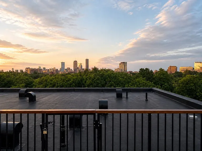 135 Pleasant St #603 — Photo 4