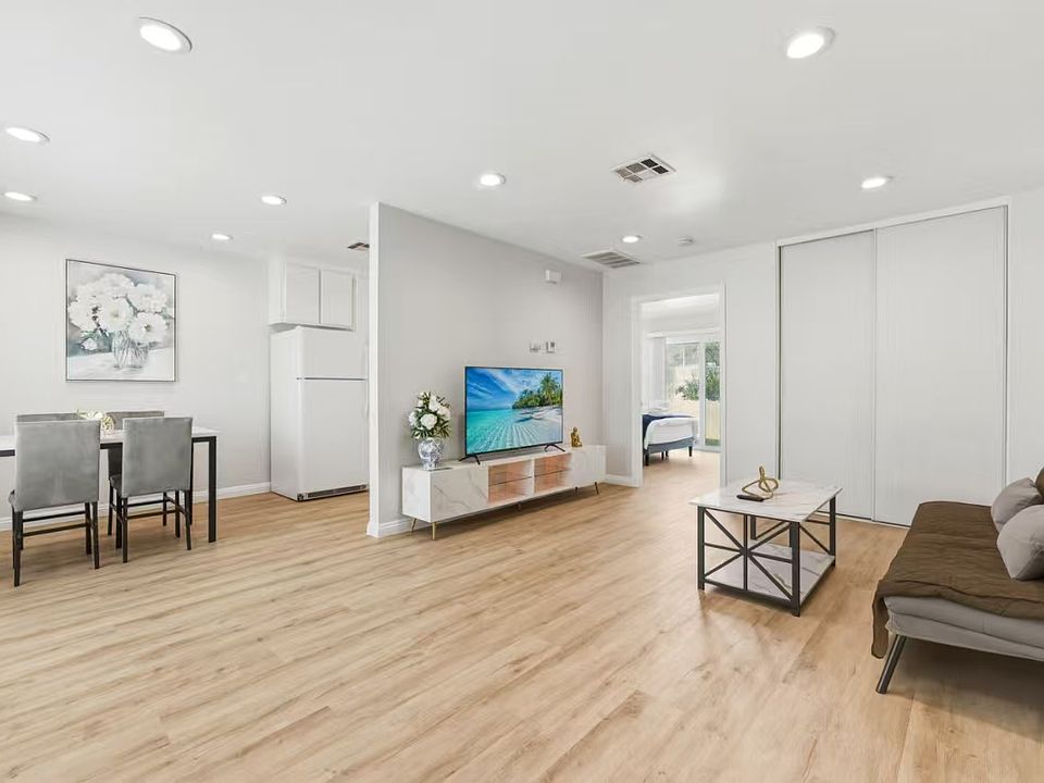 1st image of 6920 Victoria Ave APT 2