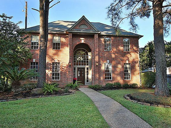 READY FOR IMMEDIATE MOVE-IN! Packed w/many upgrades, you can t miss this one! Arched classic entry way w/gable, extended driveway for easy parking, whole house Water Softener System, GE Smart Water Filtration System & this home has Copper Plumbing!!