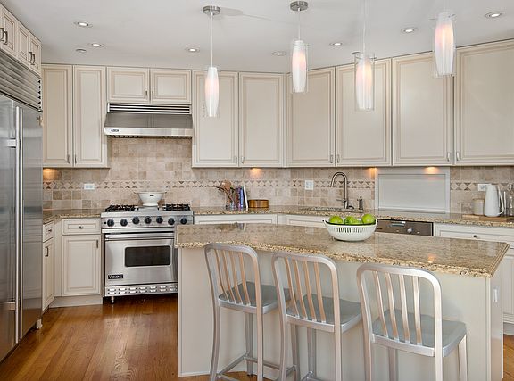 4th image of 849 N Franklin St Unit 1608
