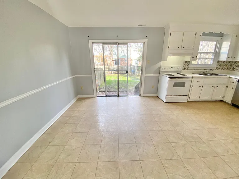 2105 Lauderdale Dr — Photo 6