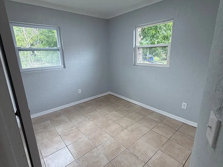 2371 Edwin St NE #C — Photo 7