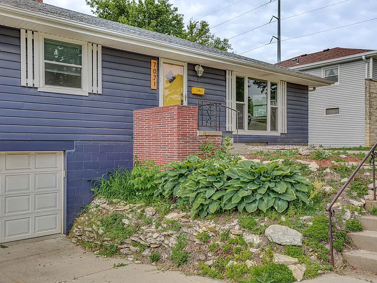 7071 Izard St — Photo 2