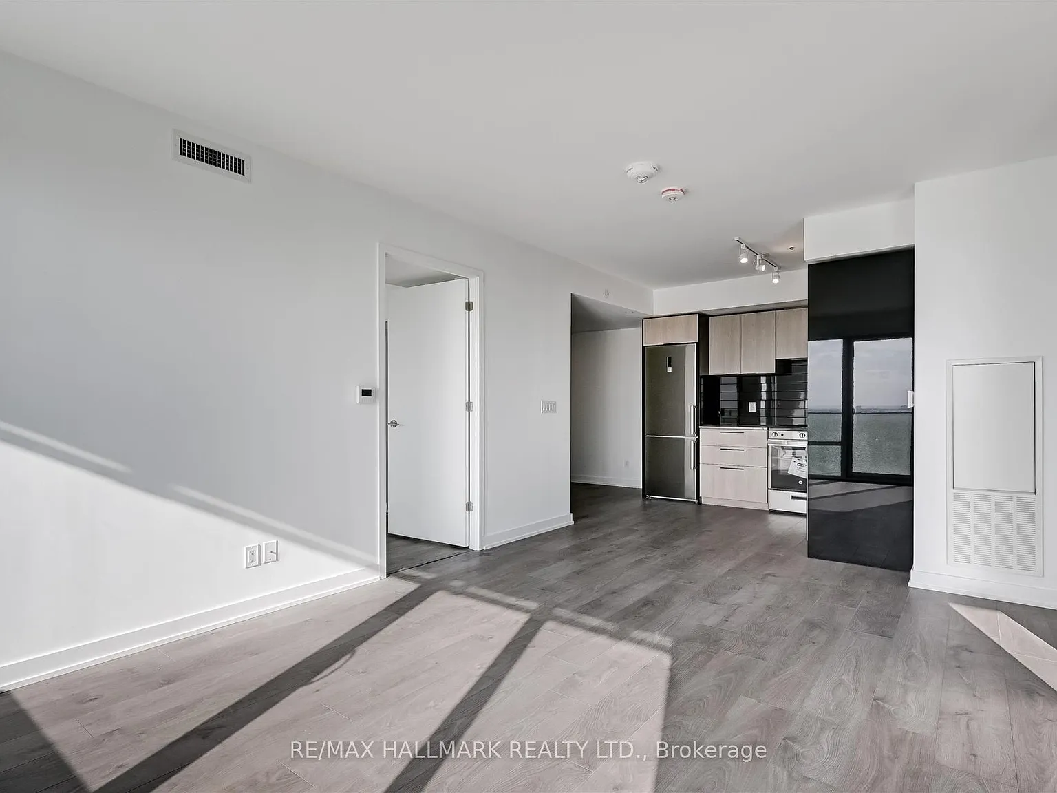 3 bed, $5,000 — Photo 4