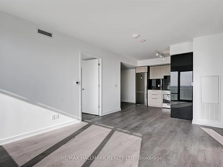 501 Yonge St #5212 — Photo 4