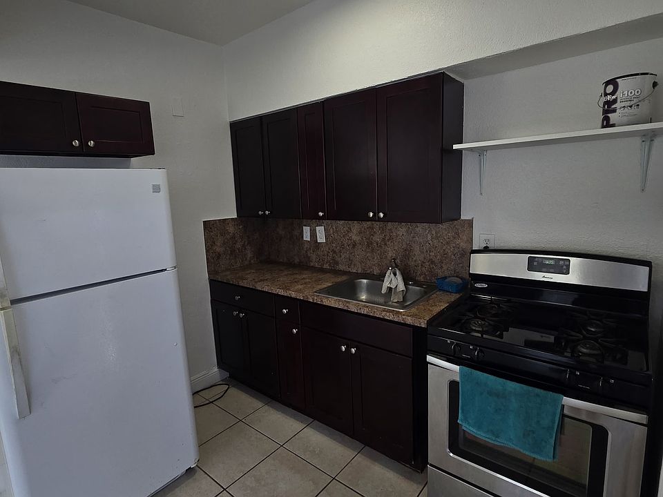 1st image of 945 Marseille Dr APT 1