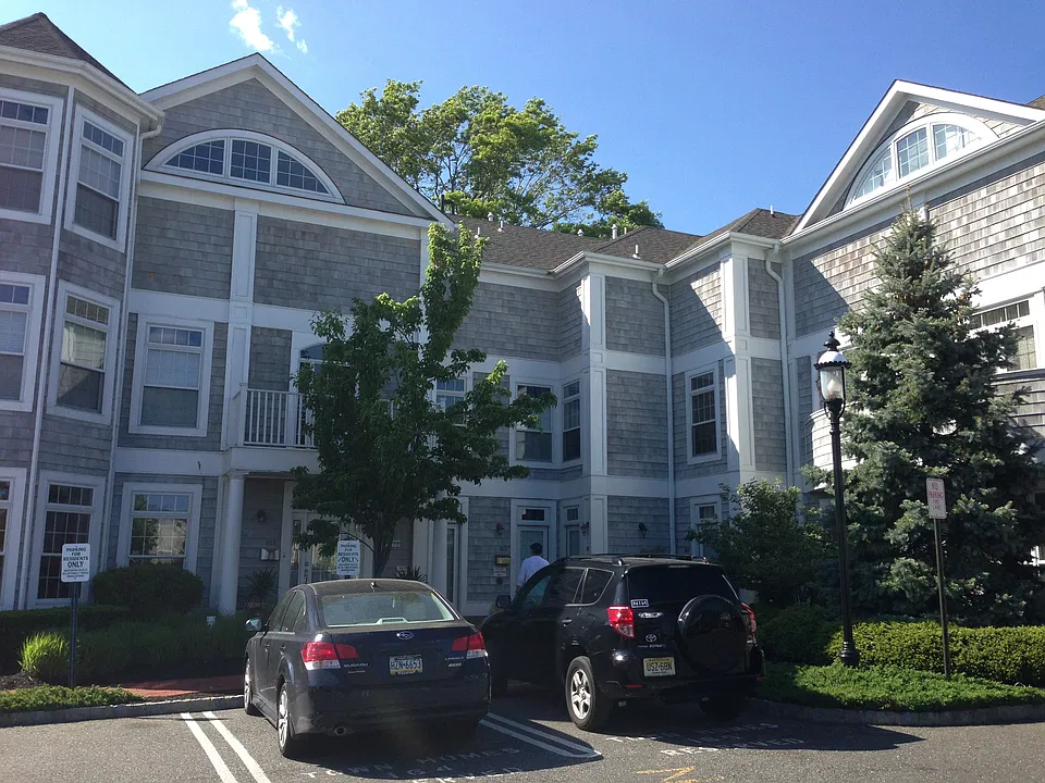 1 of 5 townhouses in complex with downtown location