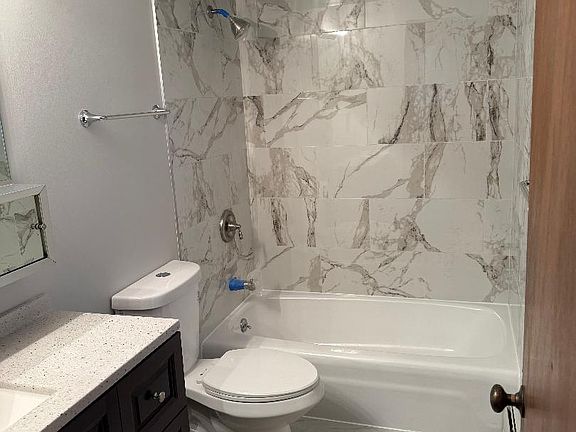 2nd image of 1323 Elgin Ave