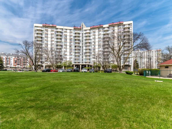 20 N Tower Rd APT 4D, Oak Brook, IL 60523