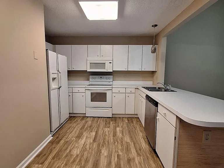 3445 Westgate Dr — Photo 6