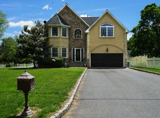 7 Glenn Ave, Green Brook, NJ 08812