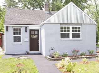 2121 33rd St, Zion, IL 60099