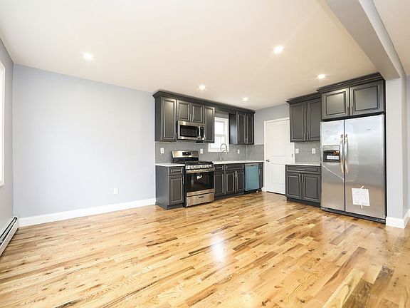 3rd image of 11918 229th St