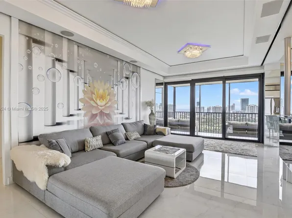 20335 N Country Club Dr #Penthouse 4, Miami, FL 33180