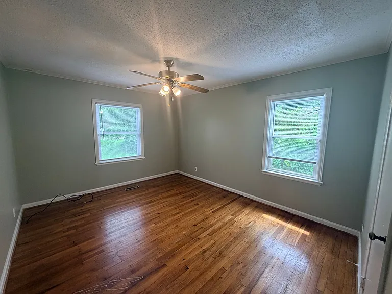 706 Pineview Dr — Photo 10