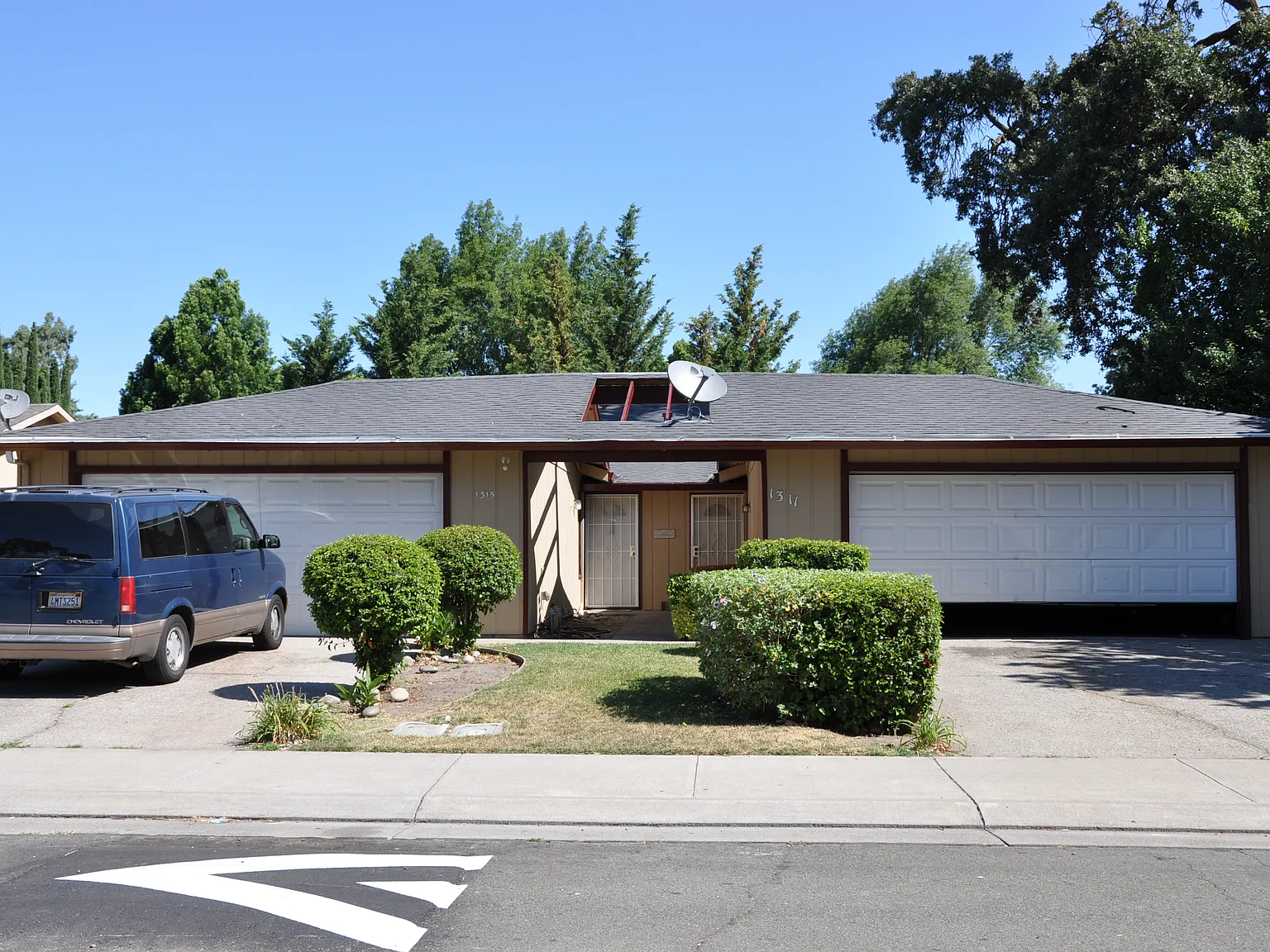 3 bed, 1200 sqft, $2,350 — Photo 1