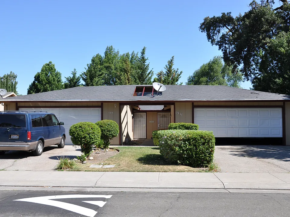 1249 Princess Dr #1249