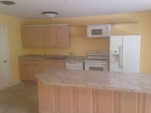 2nd image of 6905 SW Regional Airport Blvd #2