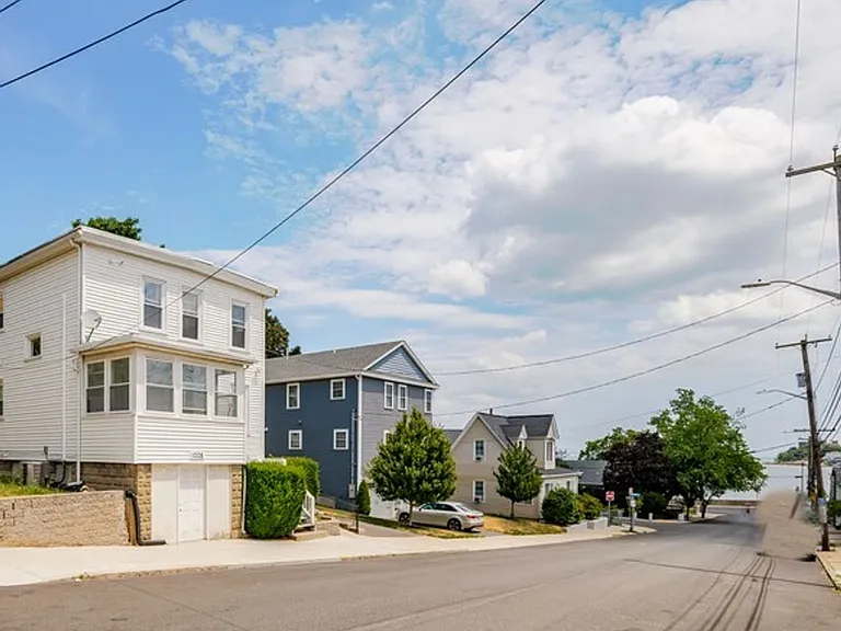 1008 Winthrop Ave — Photo 16