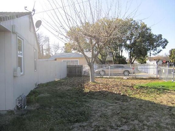 4th image of 2855 McComb Ave