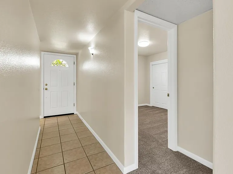 South Land Park Apartments — Photo 33