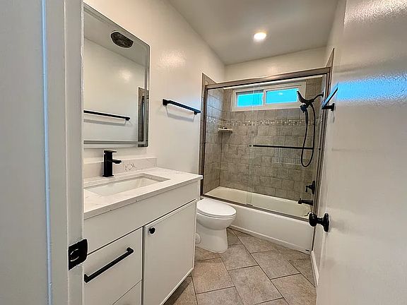 4th image of 2721 E 2nd St #202