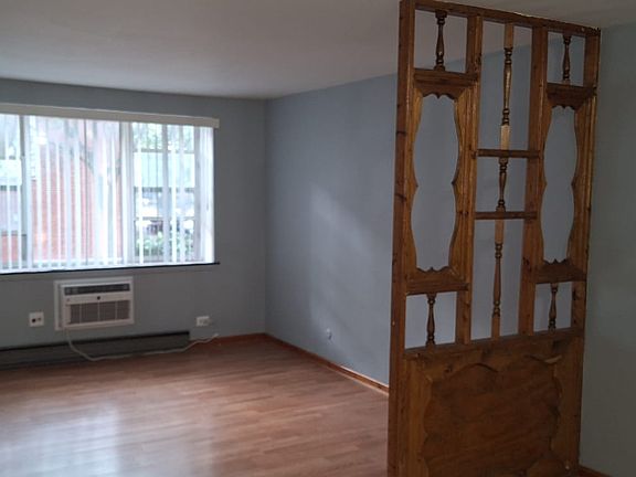 3rd image of 3825 N Pine Grove Ave Floor 206-2