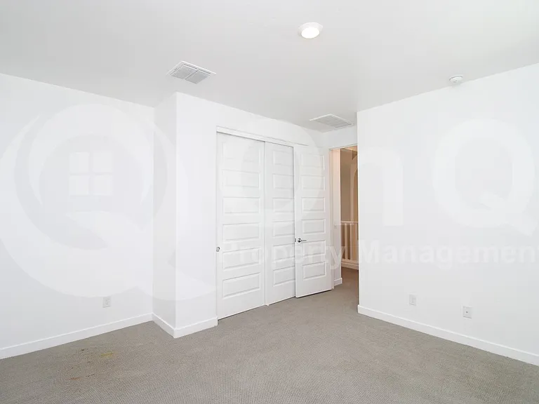1045 E Thompson Way — Photo 9