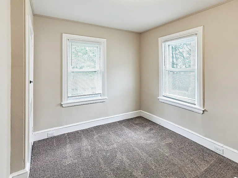1607 Howland St — Photo 10