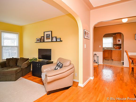 5th image of 935 Ellsmere St NE