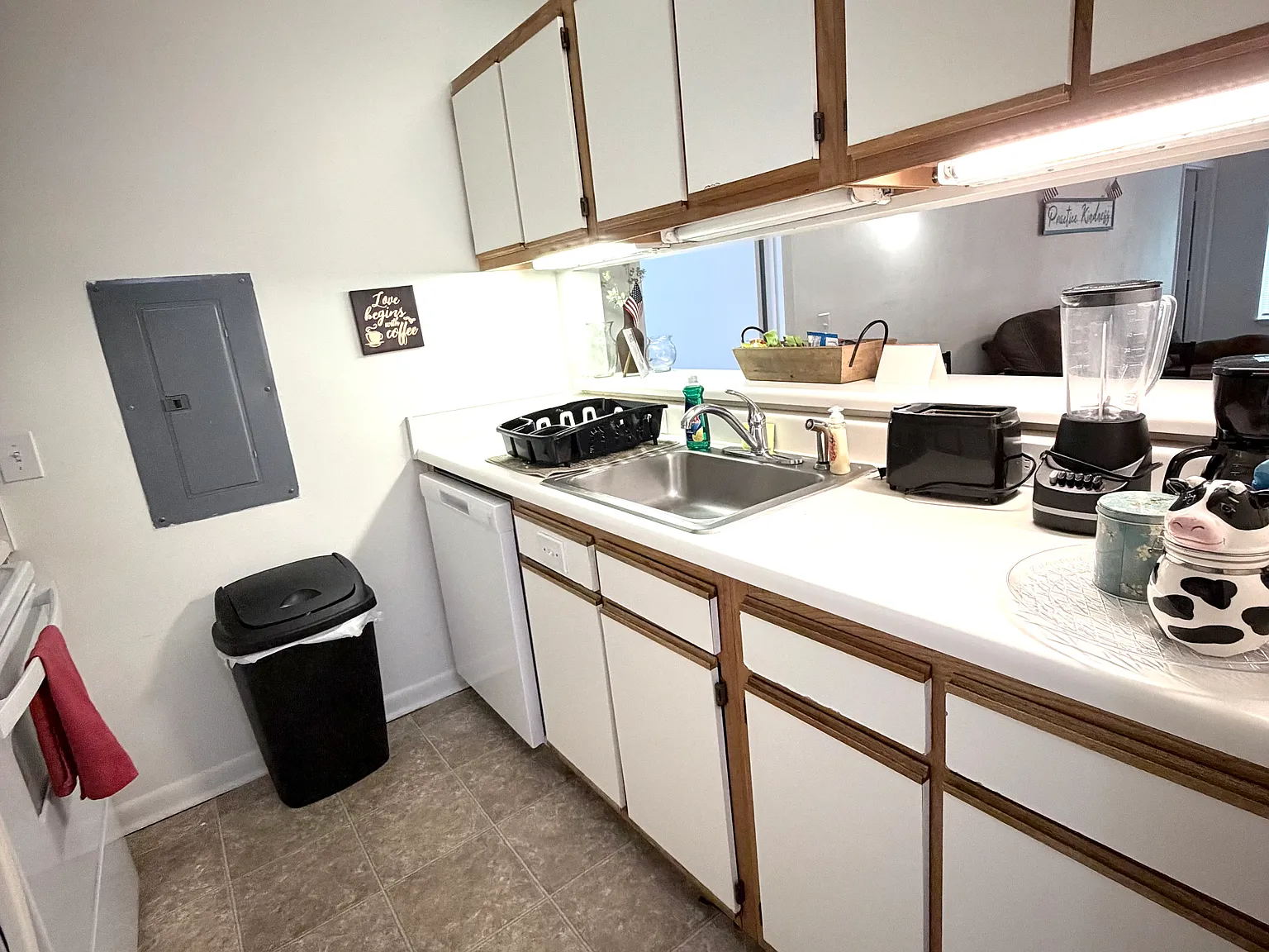 4 bed, 1250 sqft, $3,560 — Photo 1