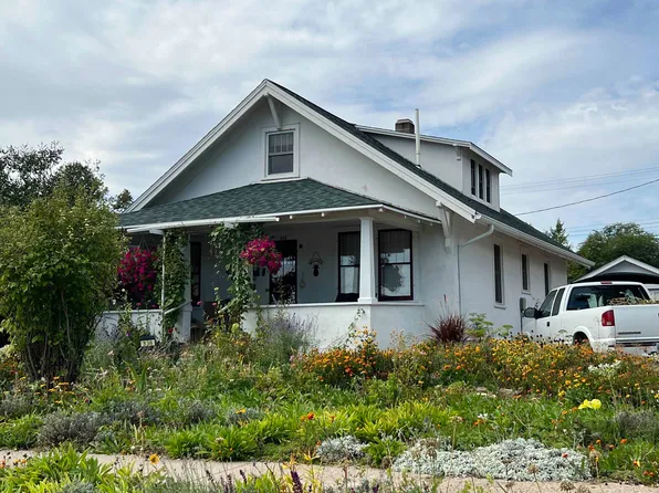 338 S 16th St, Hot Springs, SD 57747