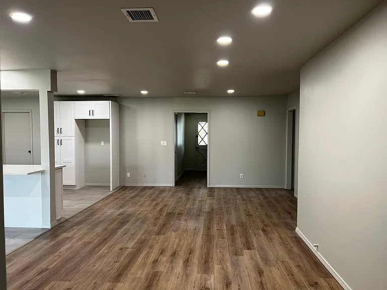 432 E F St — Photo 30