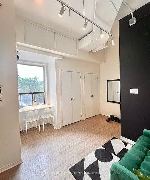 605 Bloor St W #1 — Photo 12